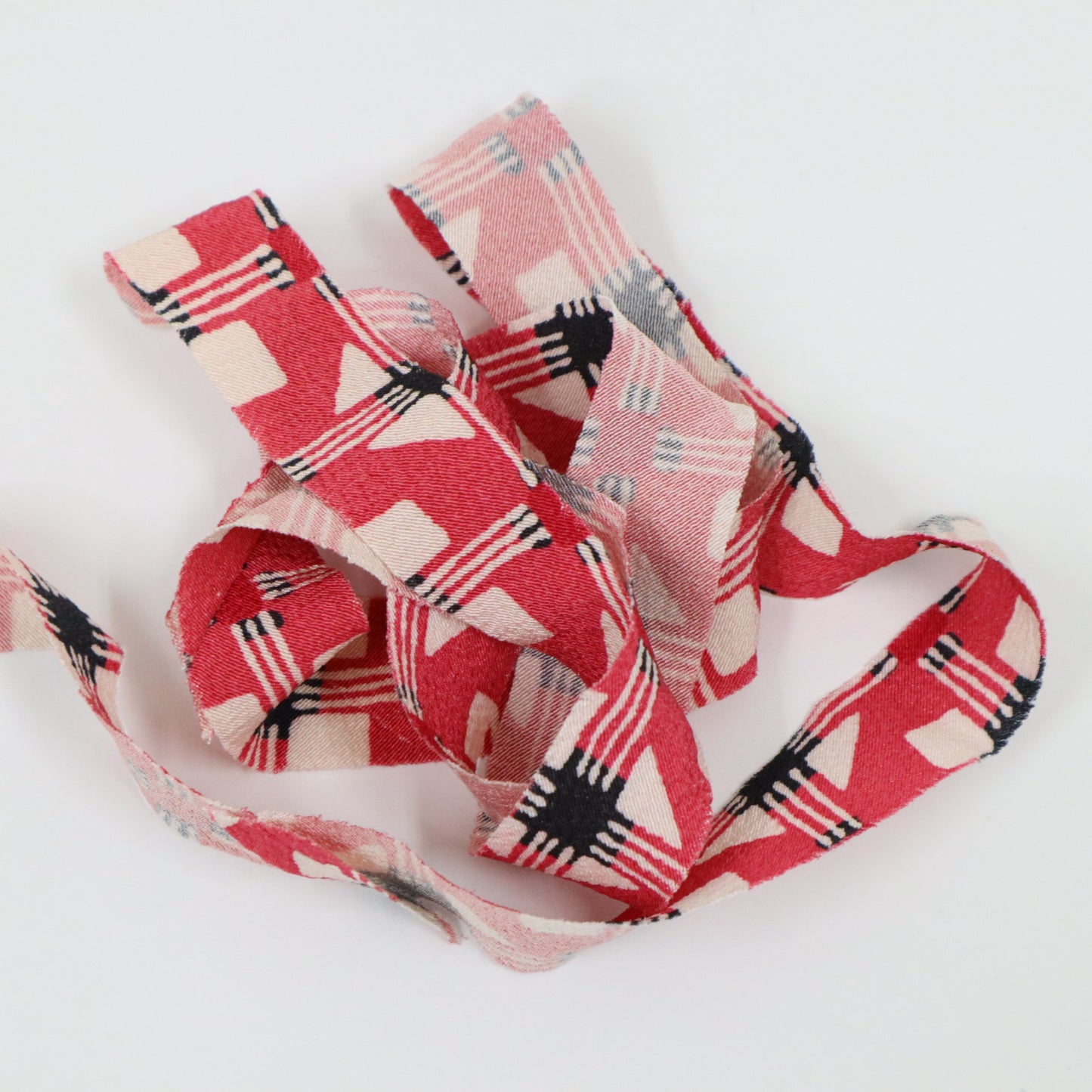 Rose-colored checkered pattern crepe (Y02409005)