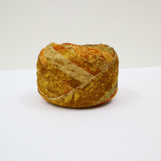 Shiny yellow to ochre to brown gradation, synthetic fiber (Y02409001)