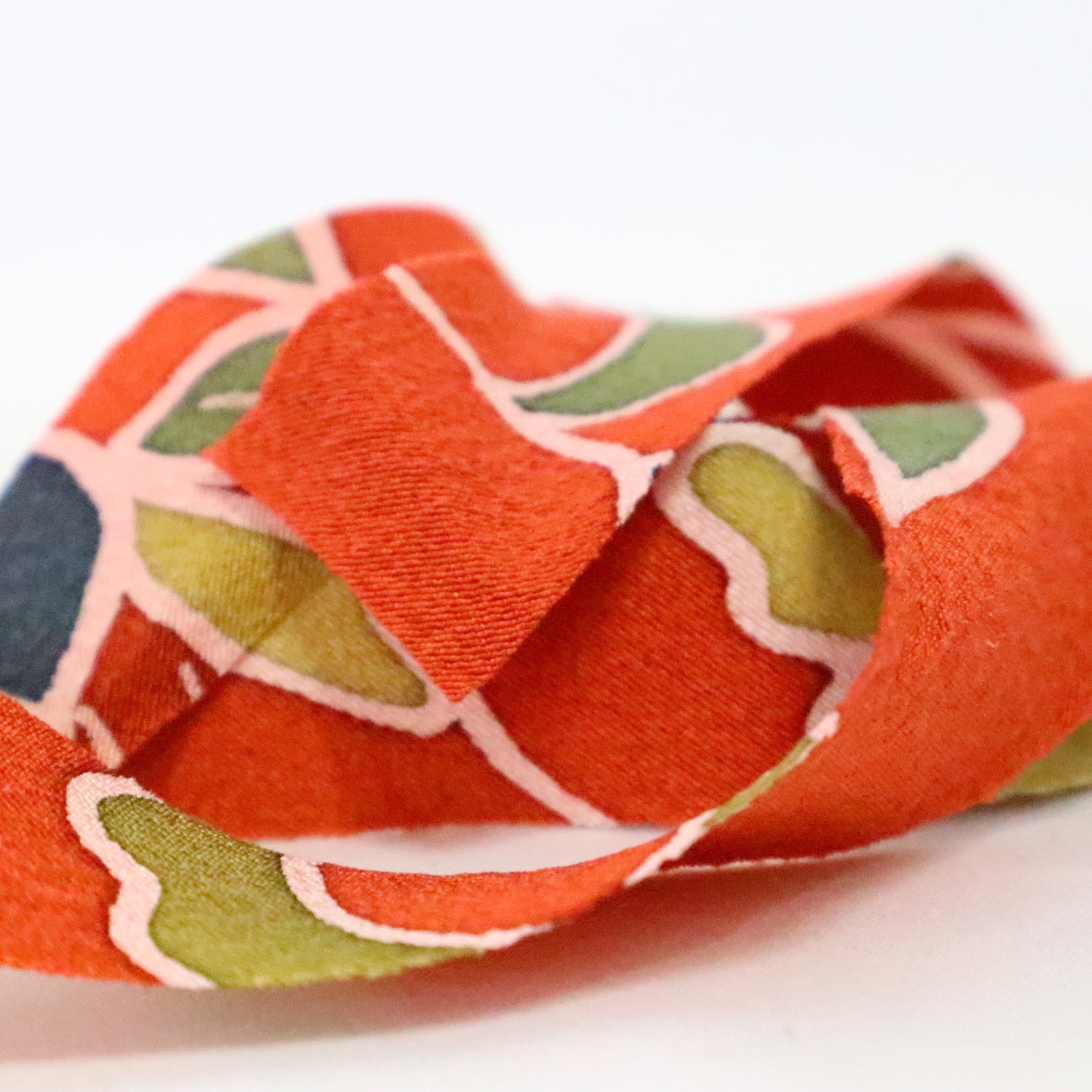 Kyoto scarlet with plant pattern/crepe (Y02306013)