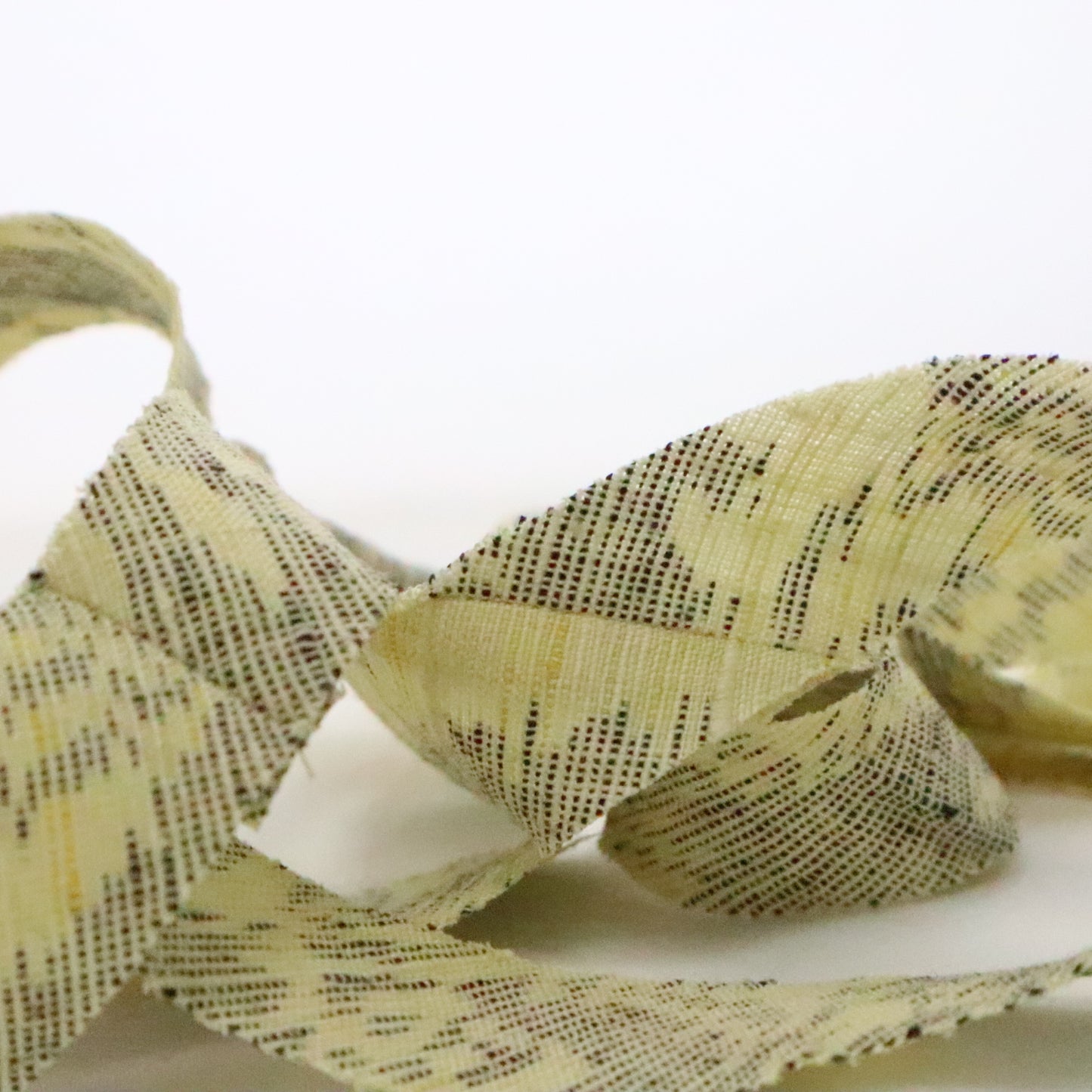 Light yellow with gray floral pattern/Pongee (Y02306025)