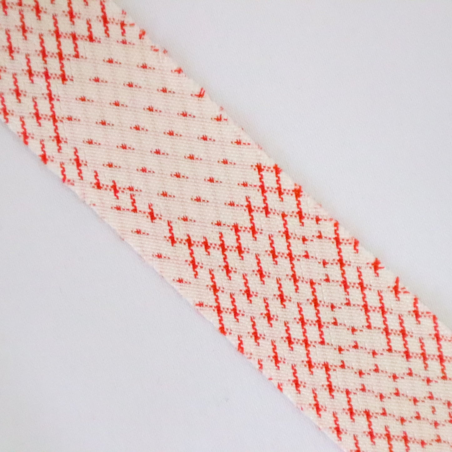 Red peony pattern, kasuri pattern, pongee on white background (Y02308021)