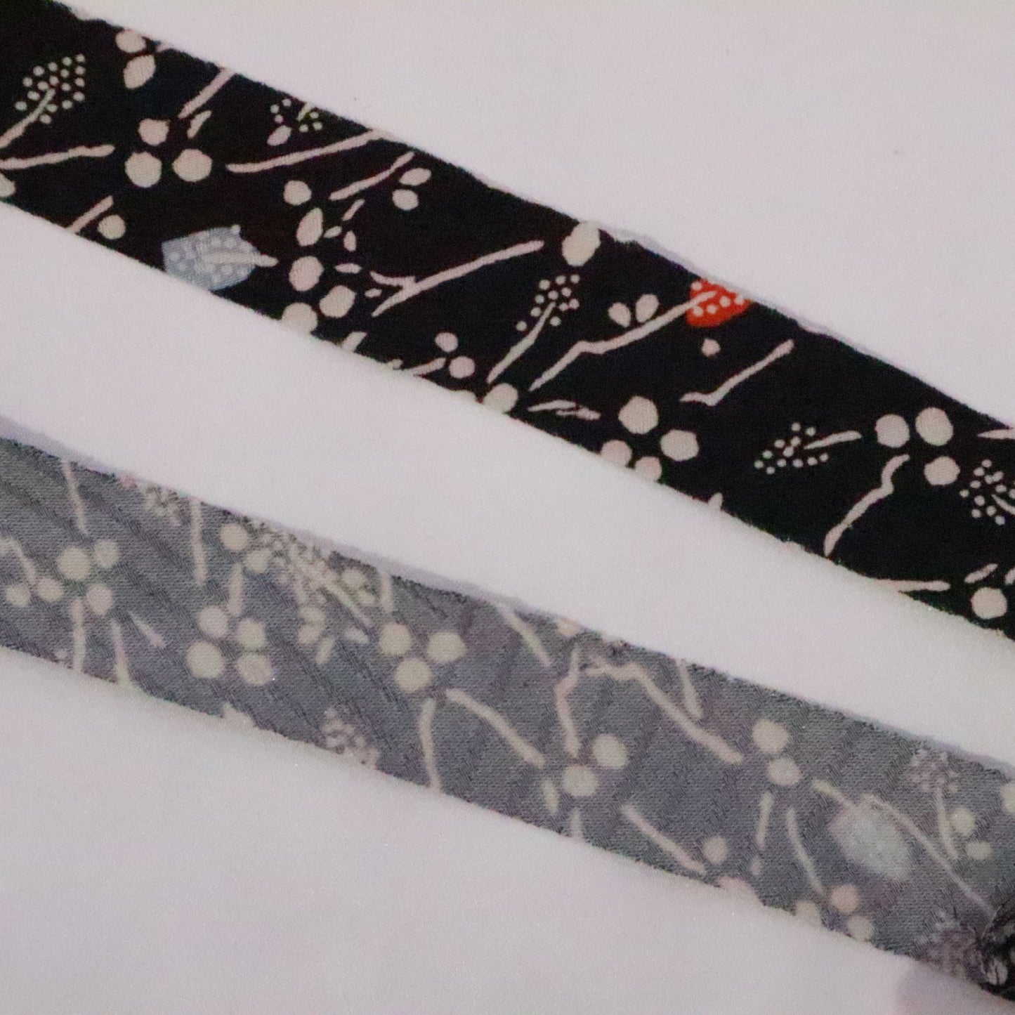 Black with red and light blue leaves and small white flowers, crepe (Y02309021)