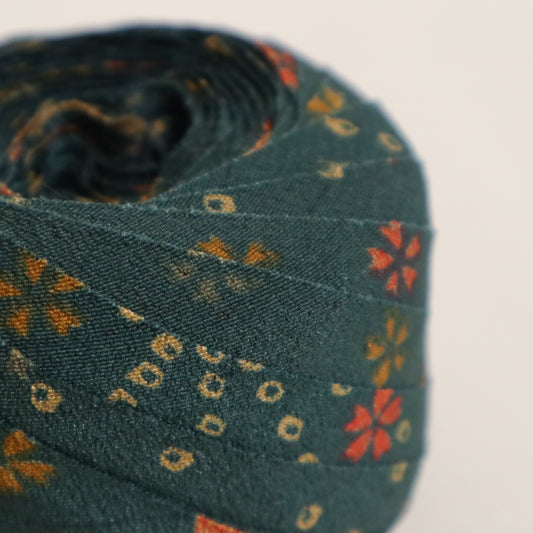 深緑に赤や黄色の小花模様・縮緬 (Y02605008)