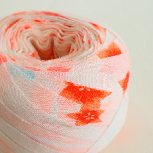 【残りわずか】白にカラフルな桔梗柄・モスリン(Y02512002)