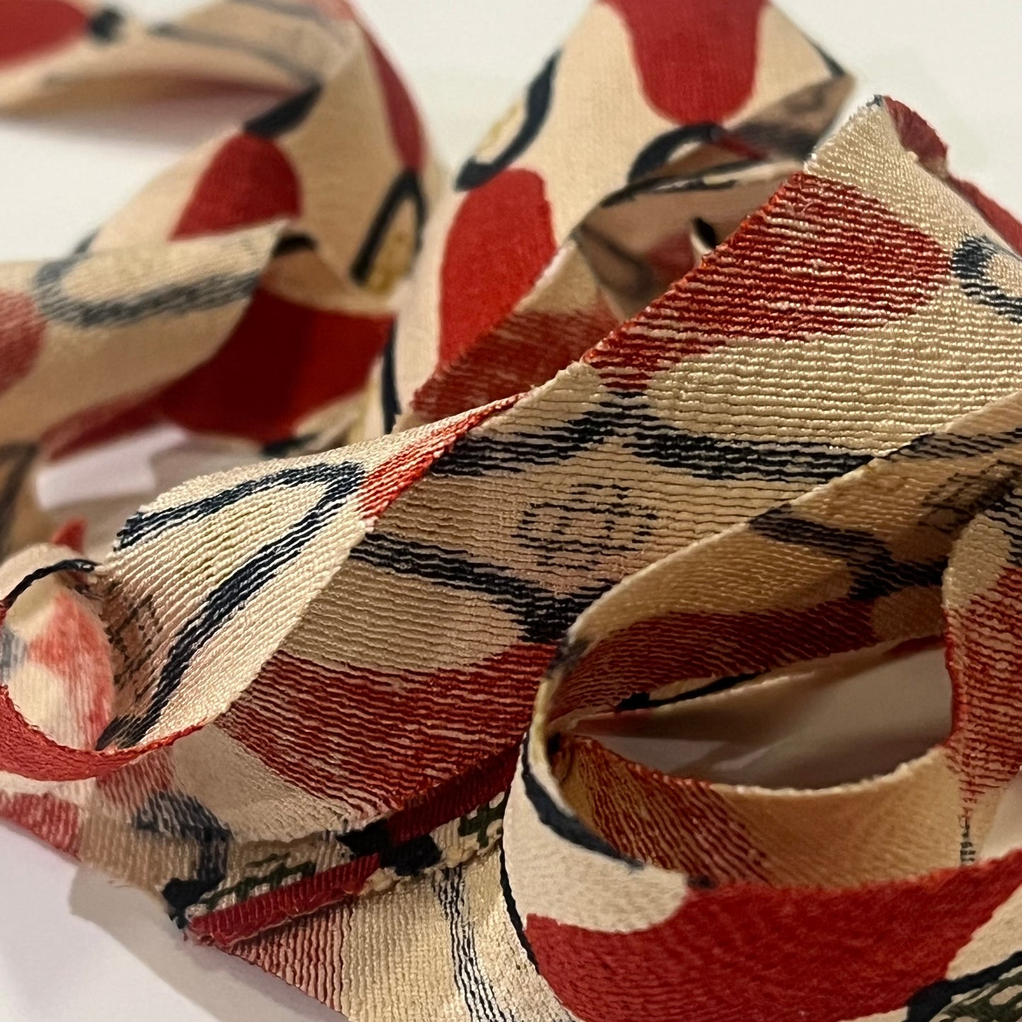 卵色に赤と黒の網目柄・縮緬(Y02508003)