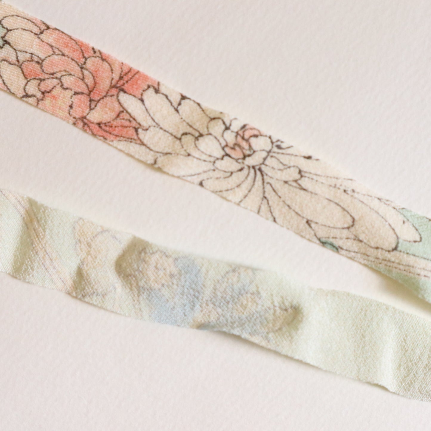 薄い水色にピンク・青・白の花柄・縮緬(Y02509002)