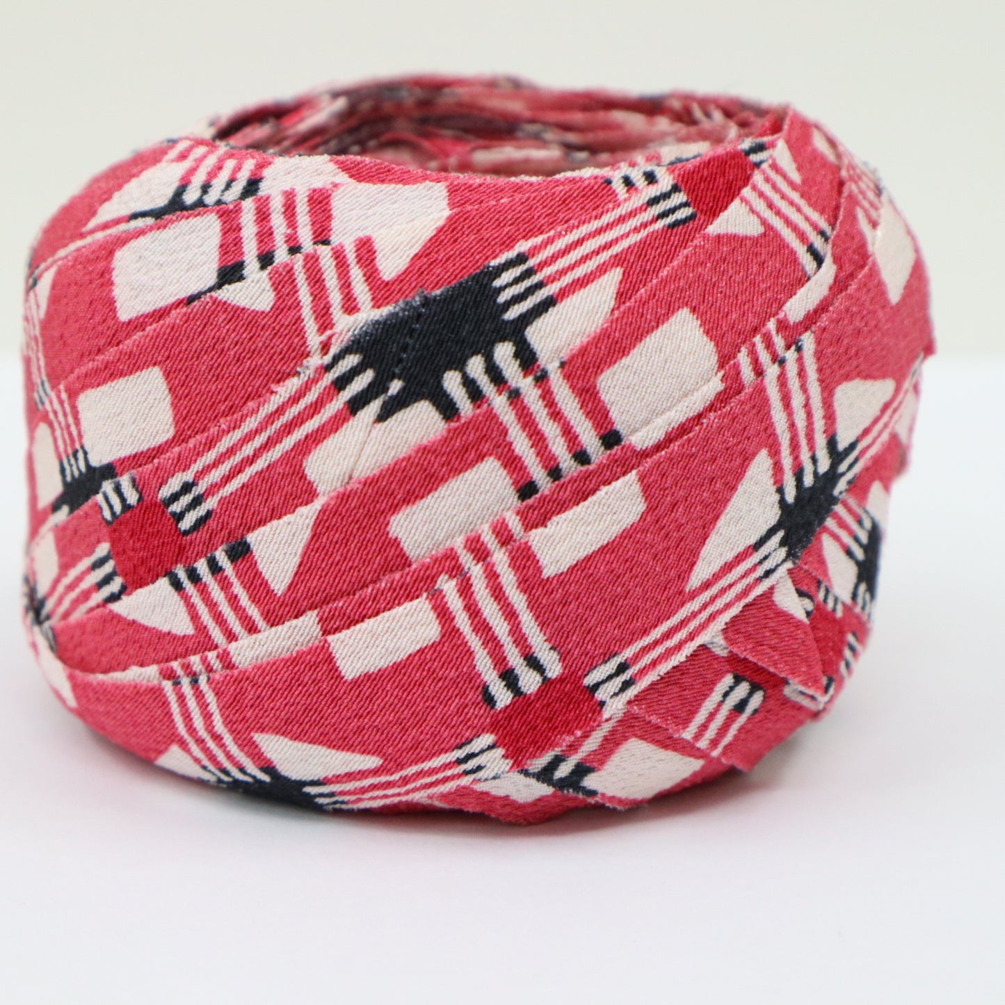 Rose-colored checkered pattern crepe (Y02409005)
