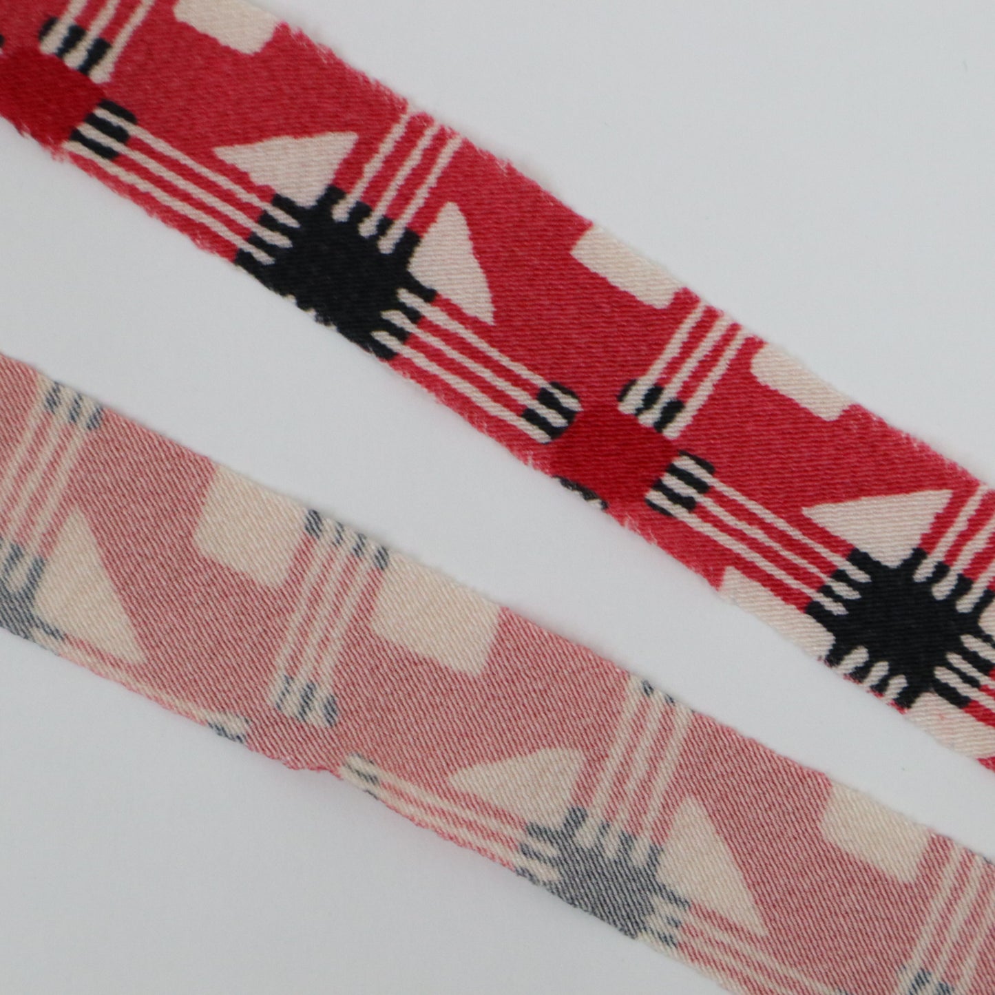 Rose-colored checkered pattern crepe (Y02409005)