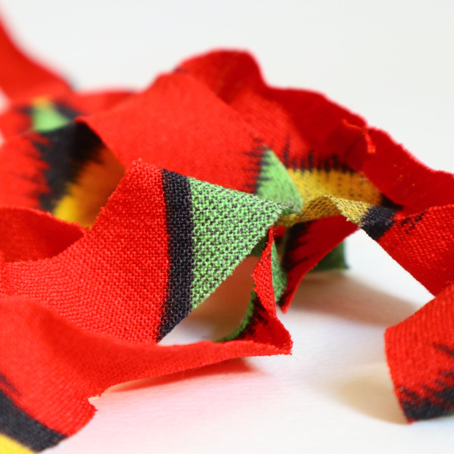 赤に黄色緑の幾何学柄・交織(Y02509005)