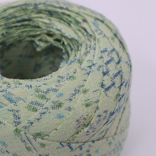 Light yellow-green with blue and green-pink ikat pattern - Tsumugi (Y02312046)