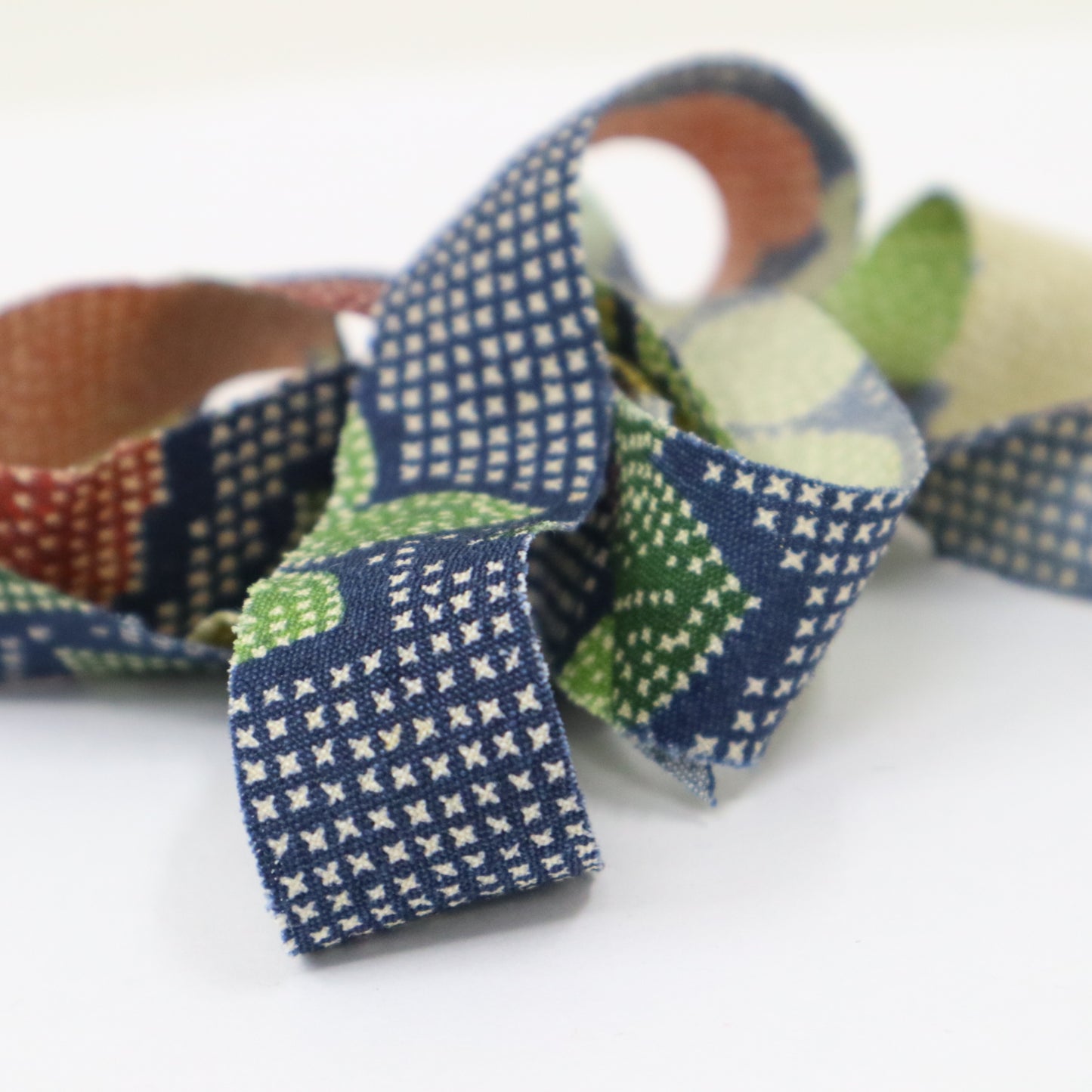 Navy blue with a colorful floral pattern in green, red, purple, etc. (Y02312043)