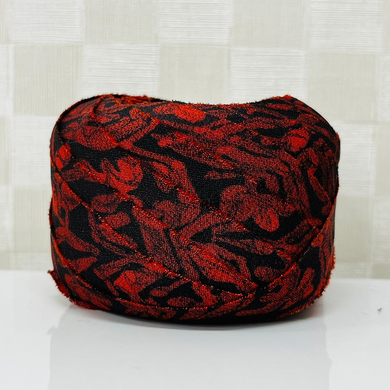 Black and red abstract pattern wool (Y02003036)