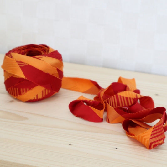 Red and orange striped pattern (YY00000579)