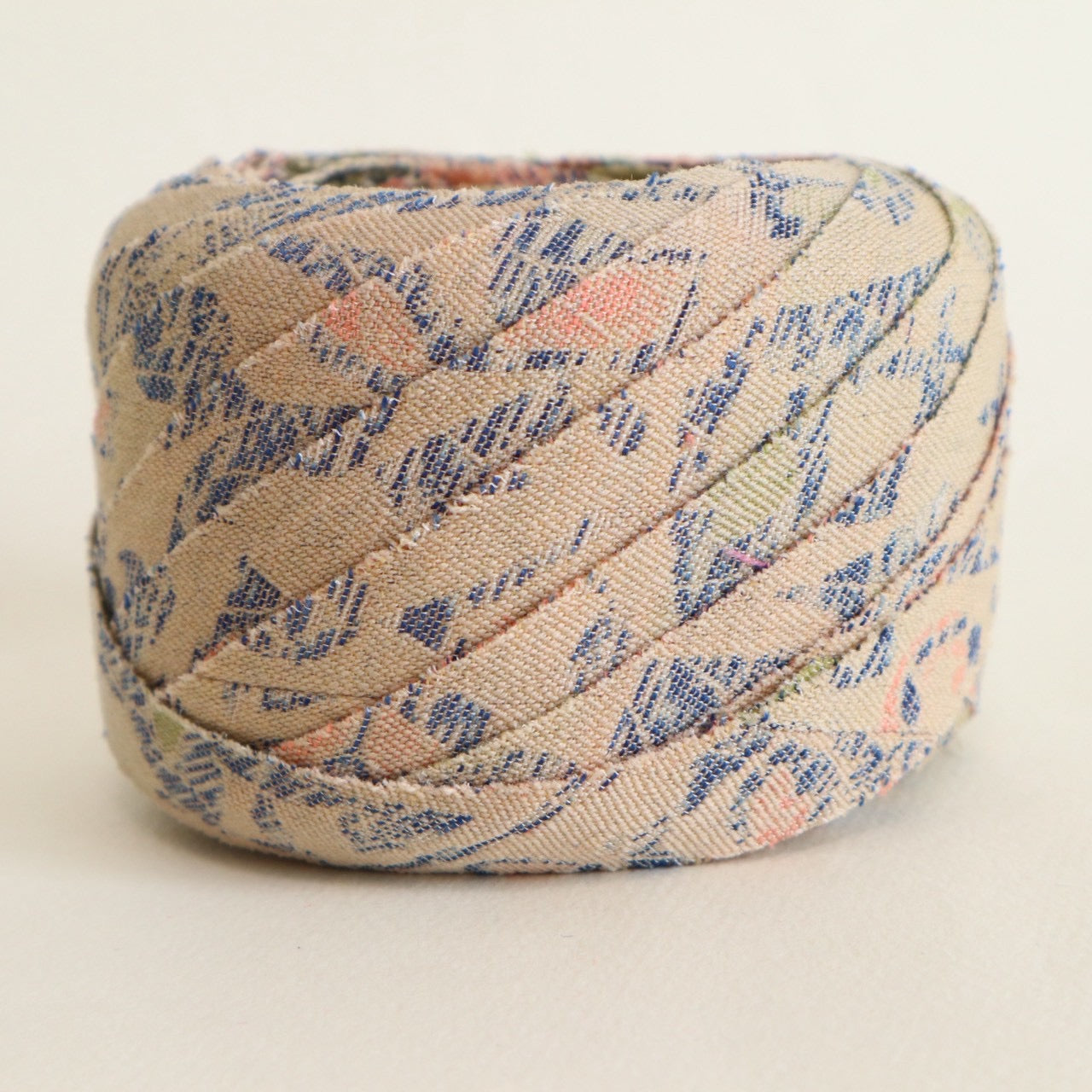 ベージュに紺とピンクの抽象柄・ウール(Y02601005）