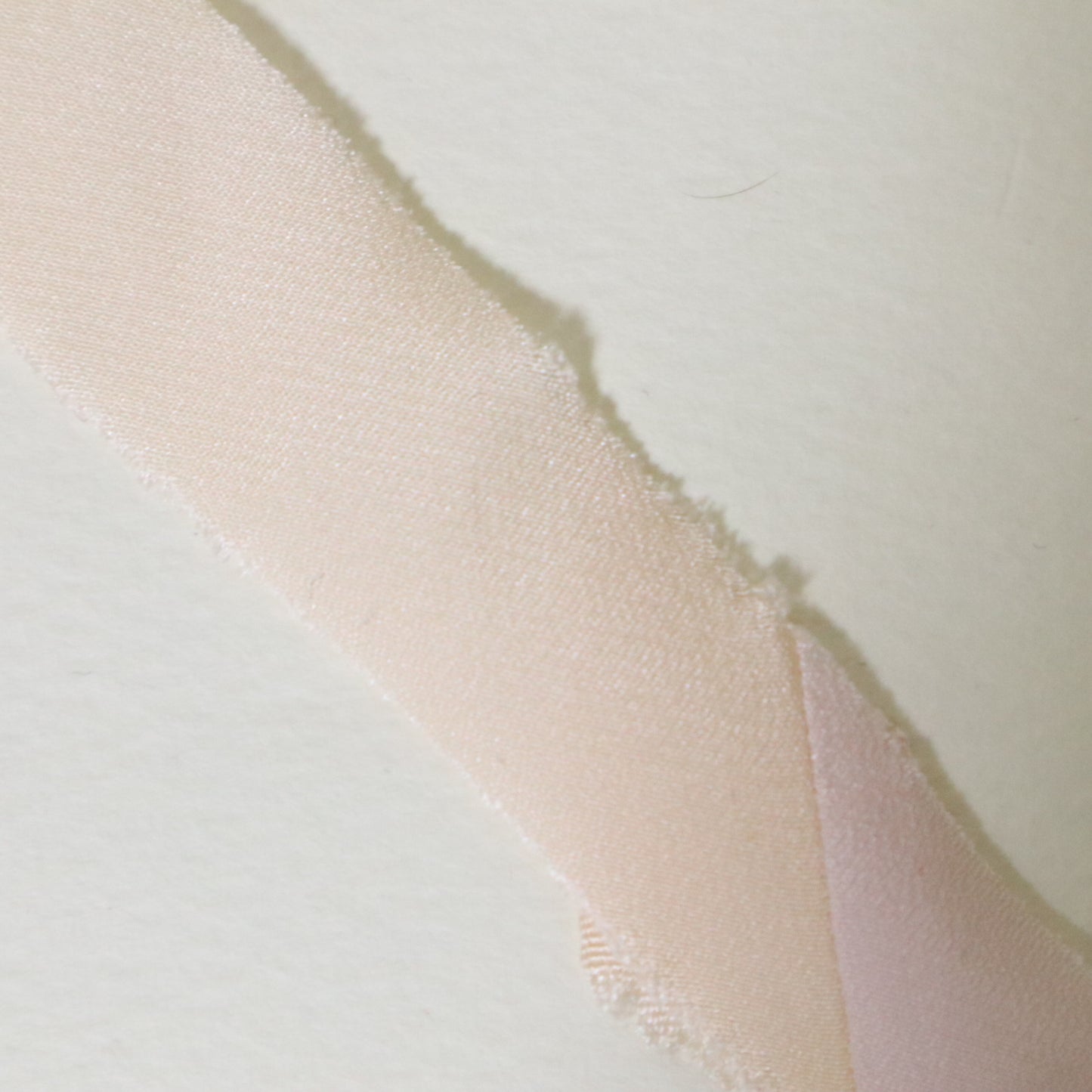 White and pink nagajuban (long undergarment) made of pure silk (Y02511004)