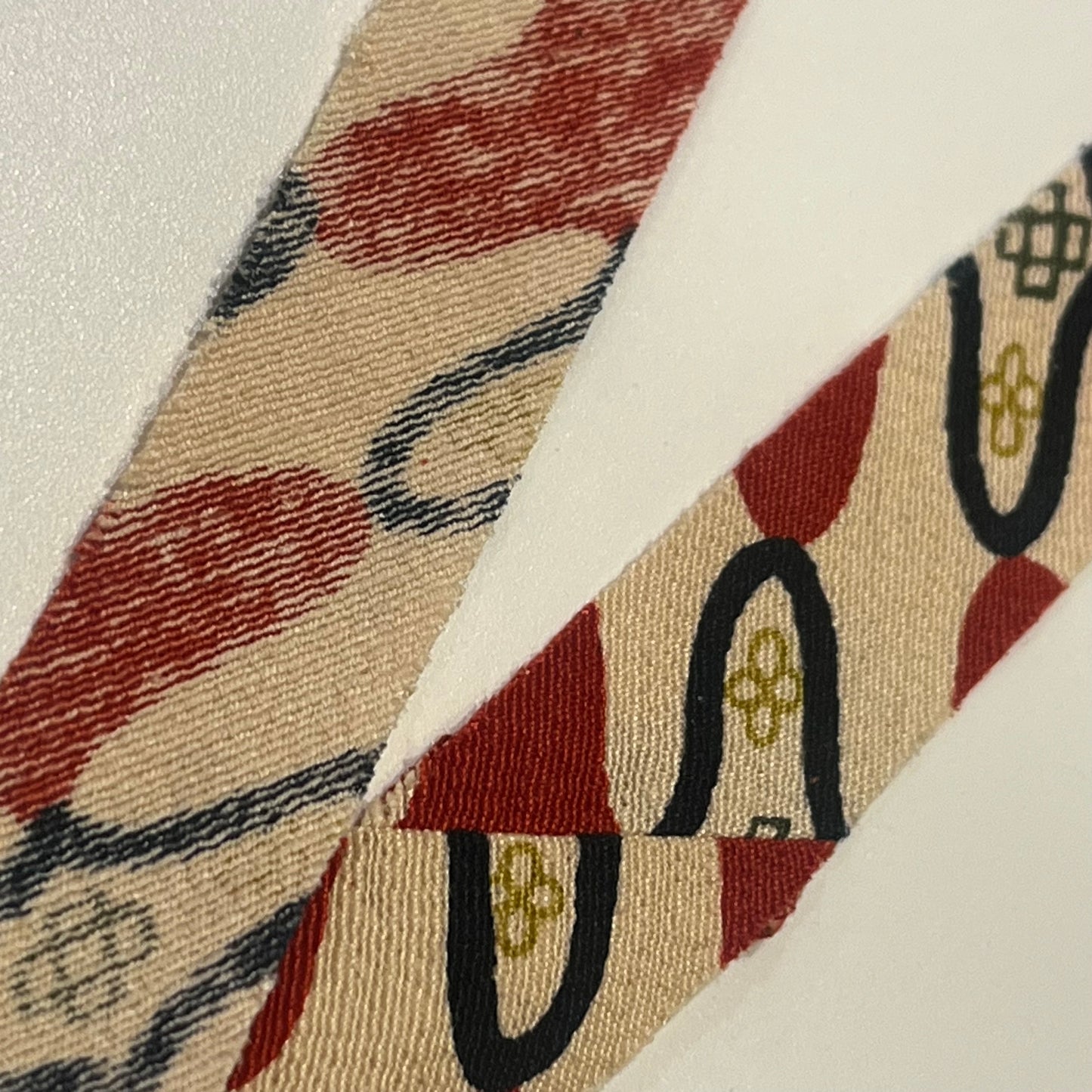 卵色に赤と黒の網目柄・縮緬(Y02508003）