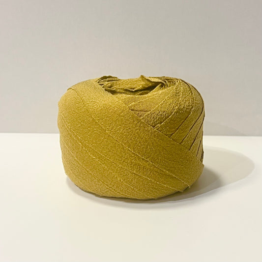 辛子色の無地・縮緬(Y02508001）