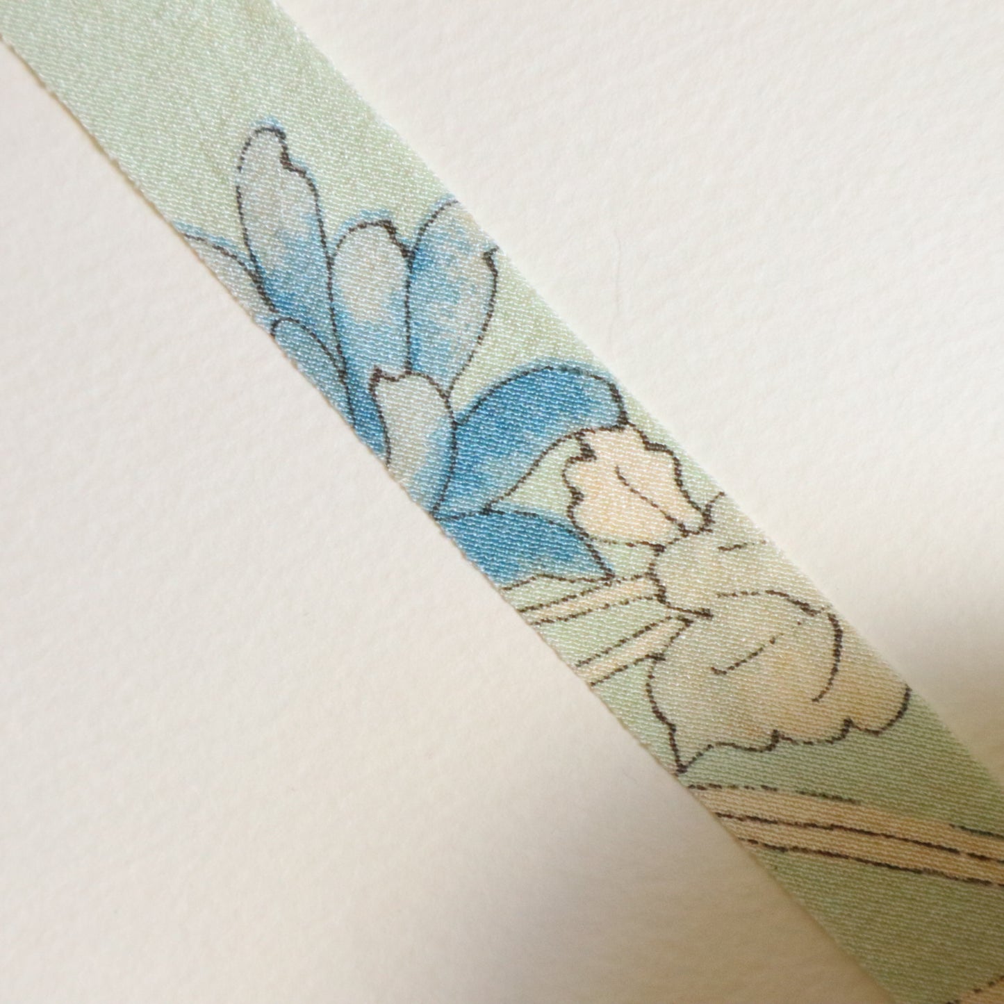 薄い水色にピンク・青・白の花柄・縮緬（Y02509002）