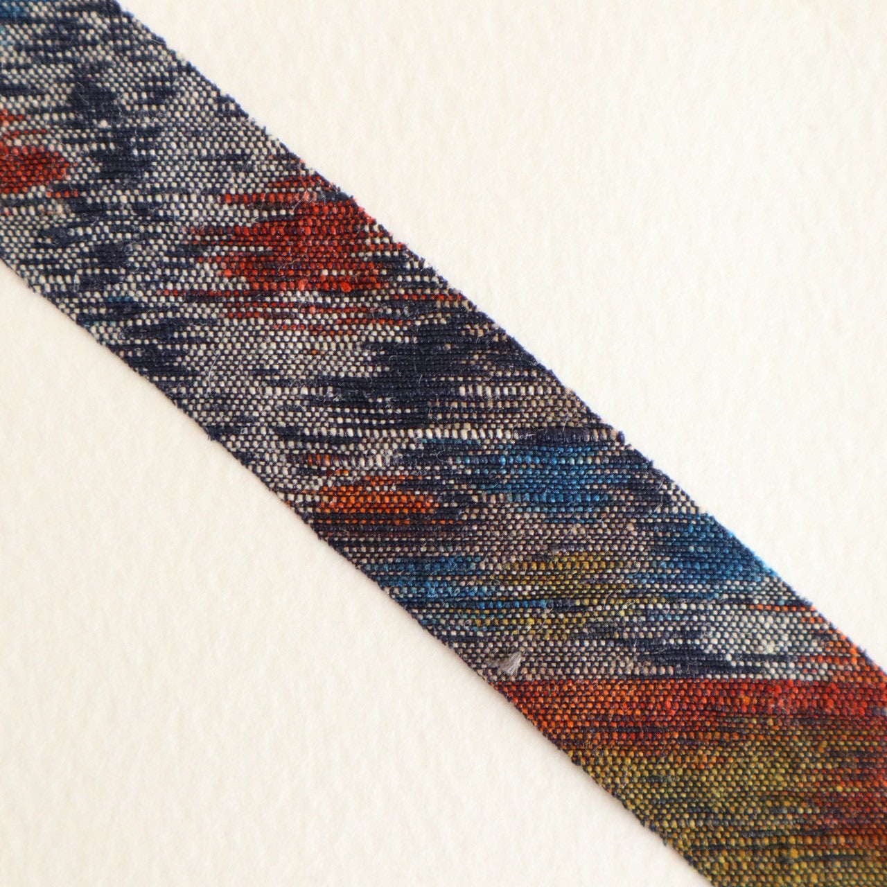 灰色に抽象絣柄・紬(Y02512005）