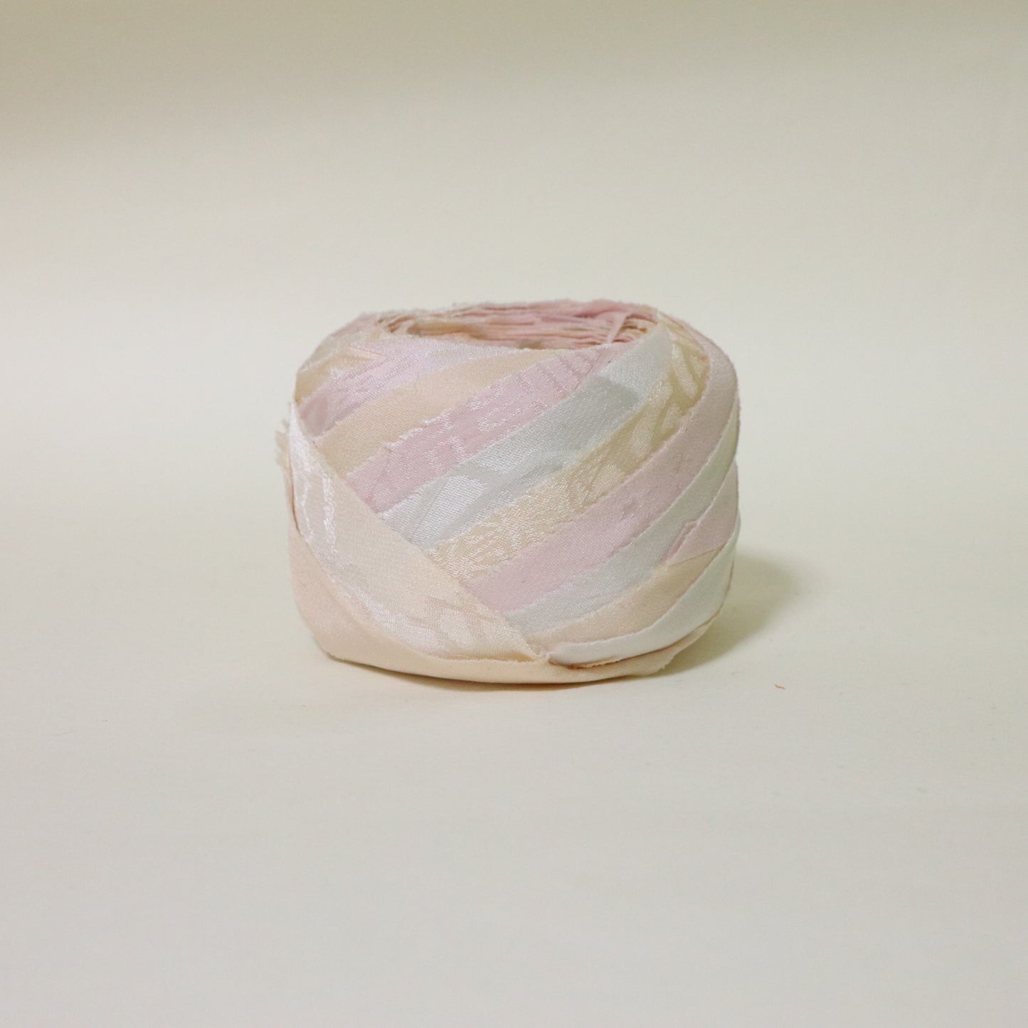 White and pink nagajuban (long undergarment) made of pure silk (Y02511004)