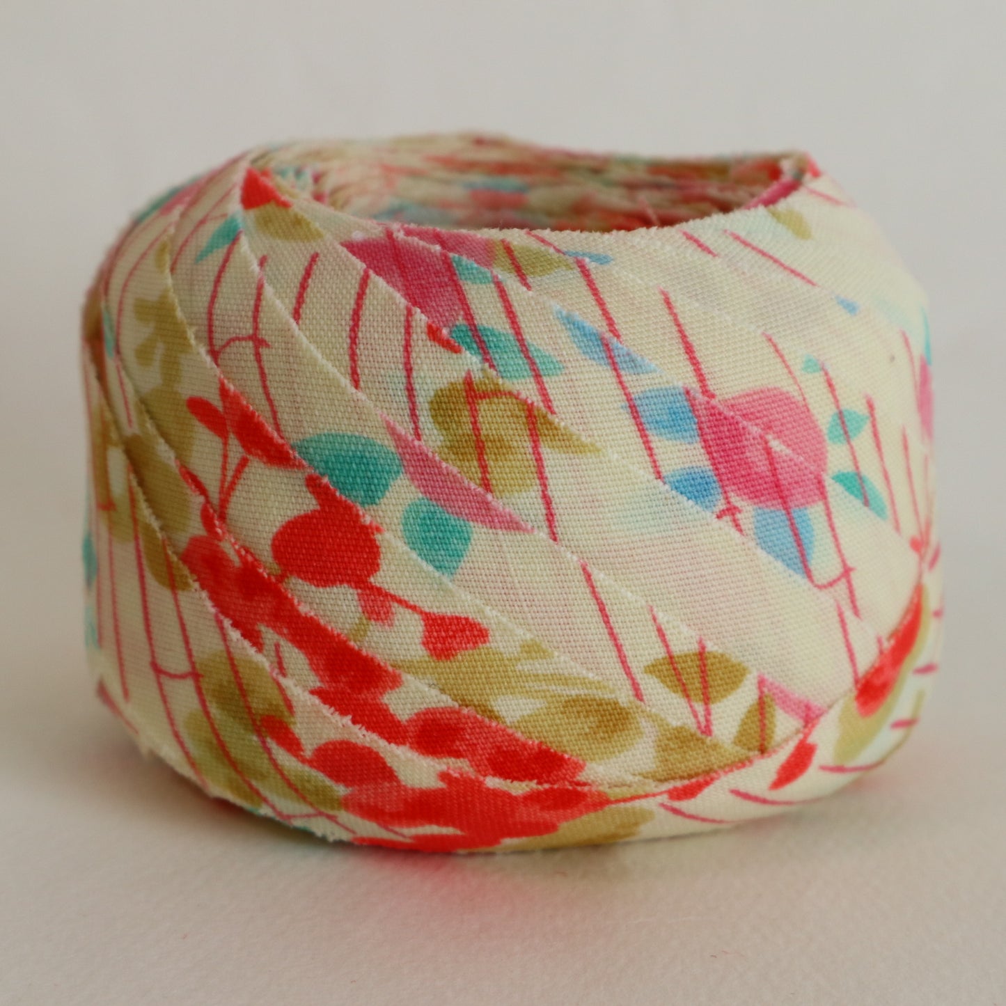 Egg-colored colorful woven fabric (Y02601012)