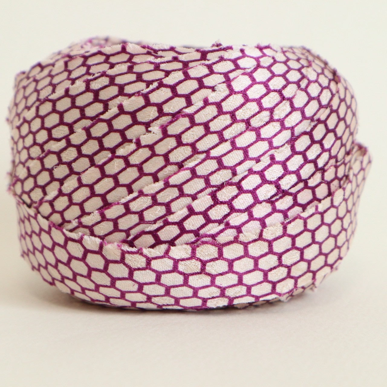 白に紫の亀甲繋ぎ・縮緬(Y02512001）