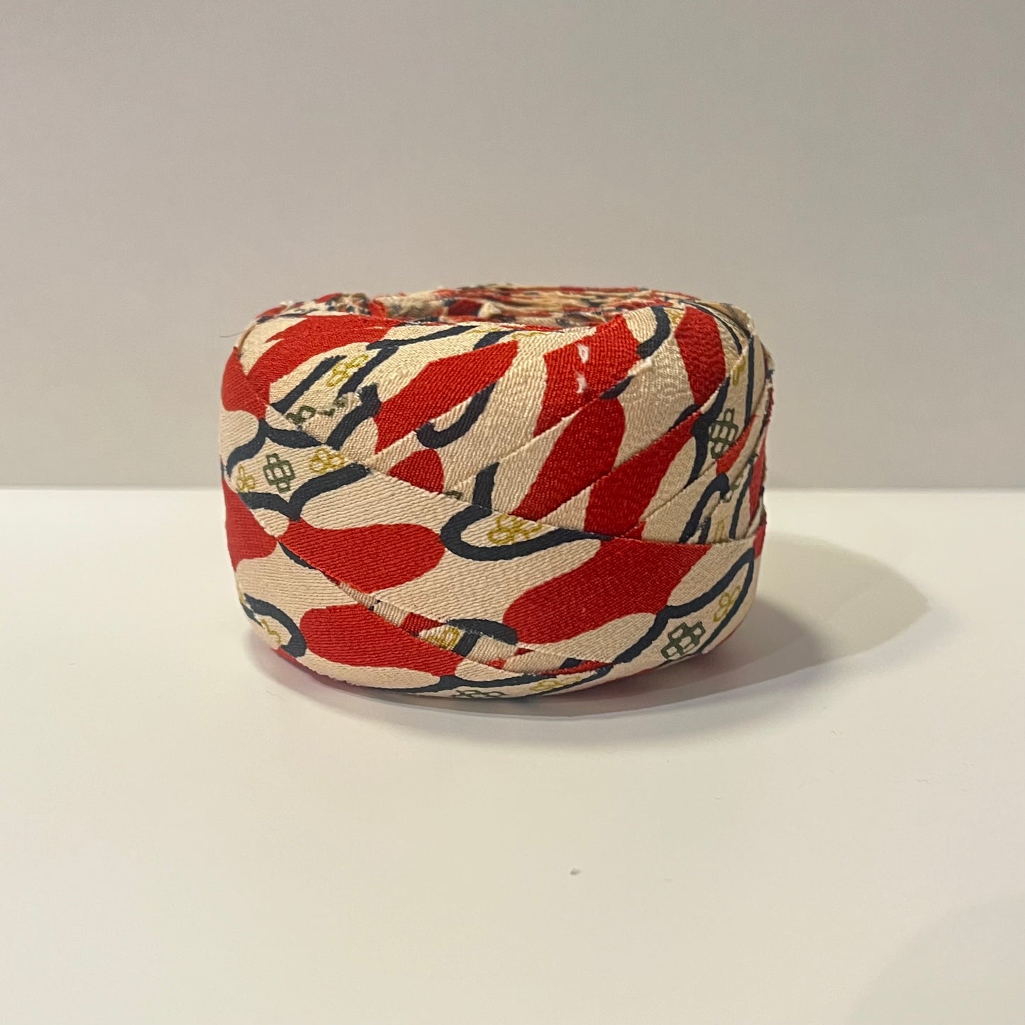 卵色に赤と黒の網目柄・縮緬(Y02508003）