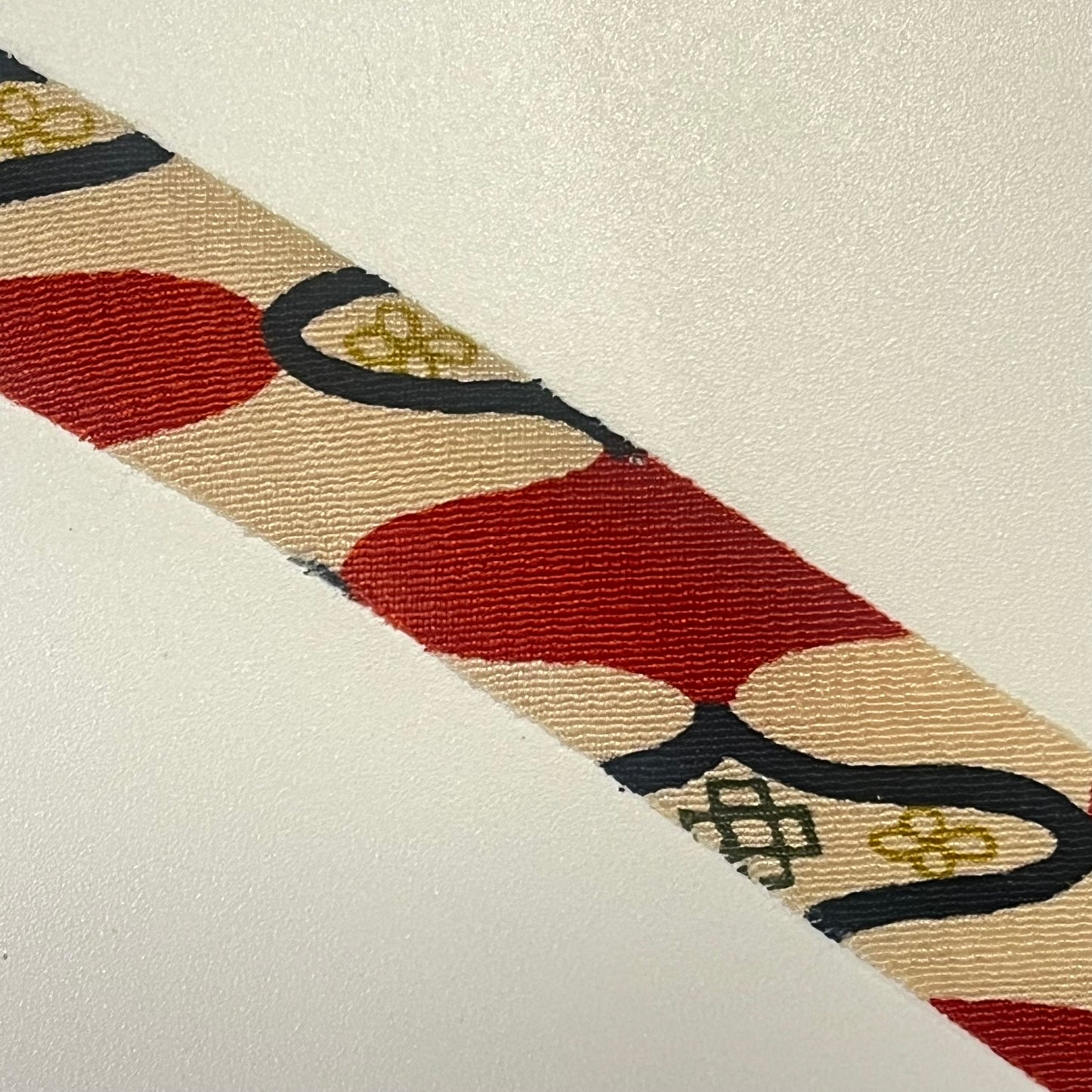 卵色に赤と黒の網目柄・縮緬(Y02508003）