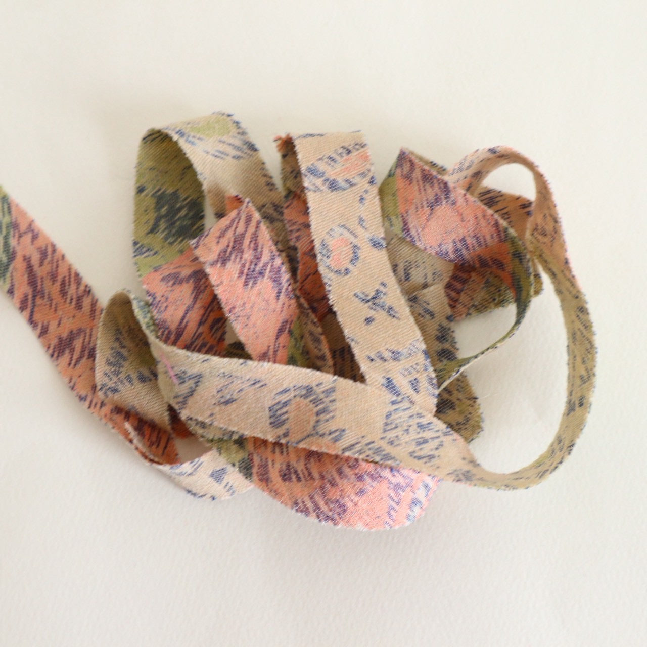 ベージュに紺とピンクの抽象柄・ウール(Y02601005）