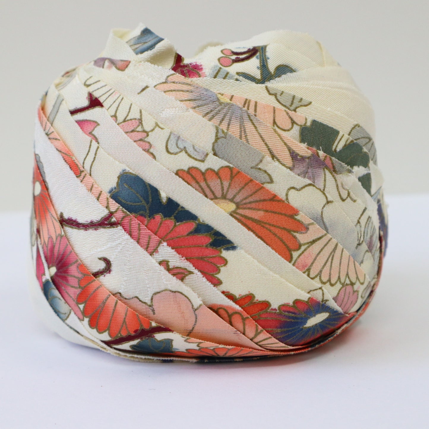 [Restock] White Colorful Floral Pattern - Yuzen (Y02205013)