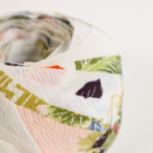 白地に花模様・化繊(Y02606005）
