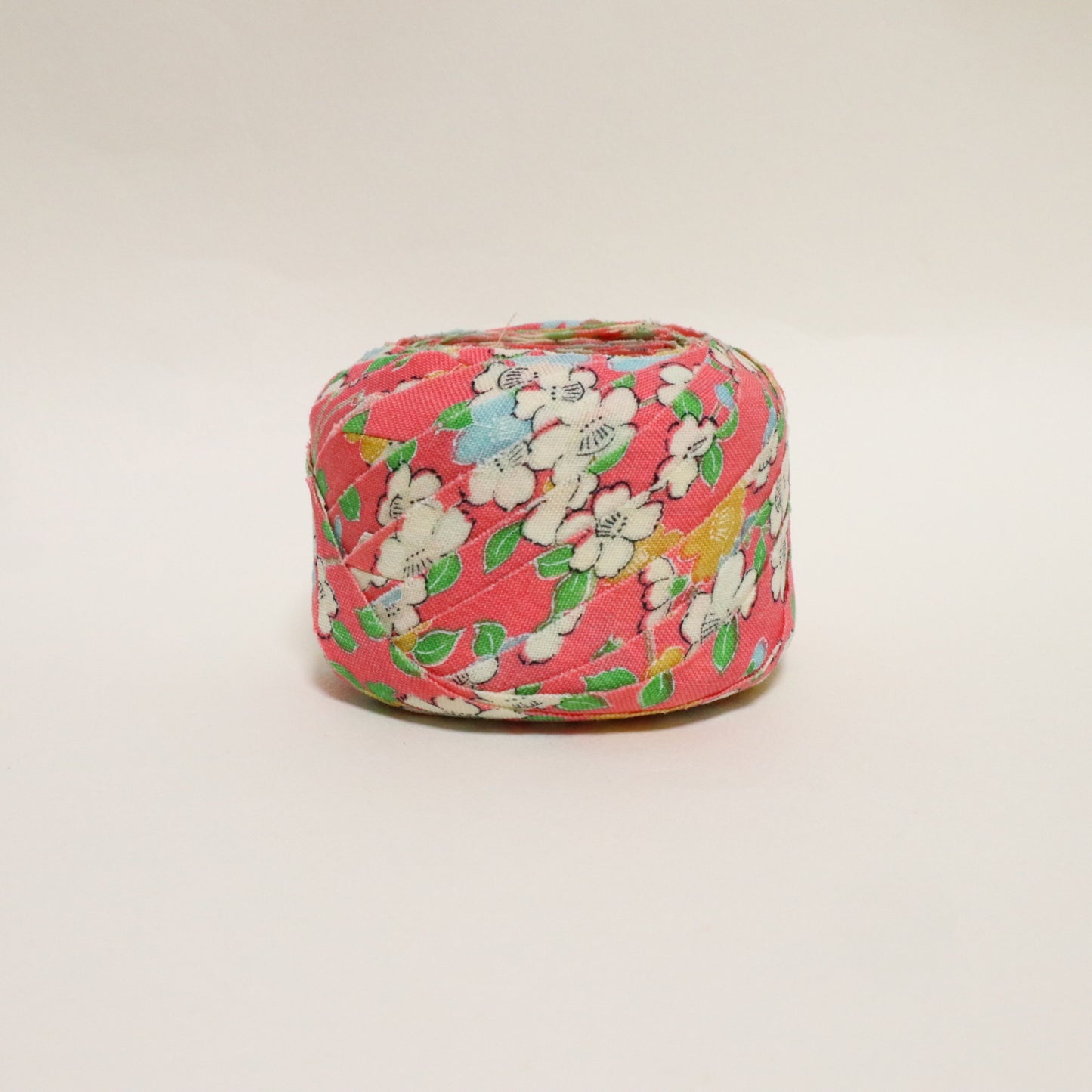 ピンクにカラフルな桜柄・モスリン(Y02601009）