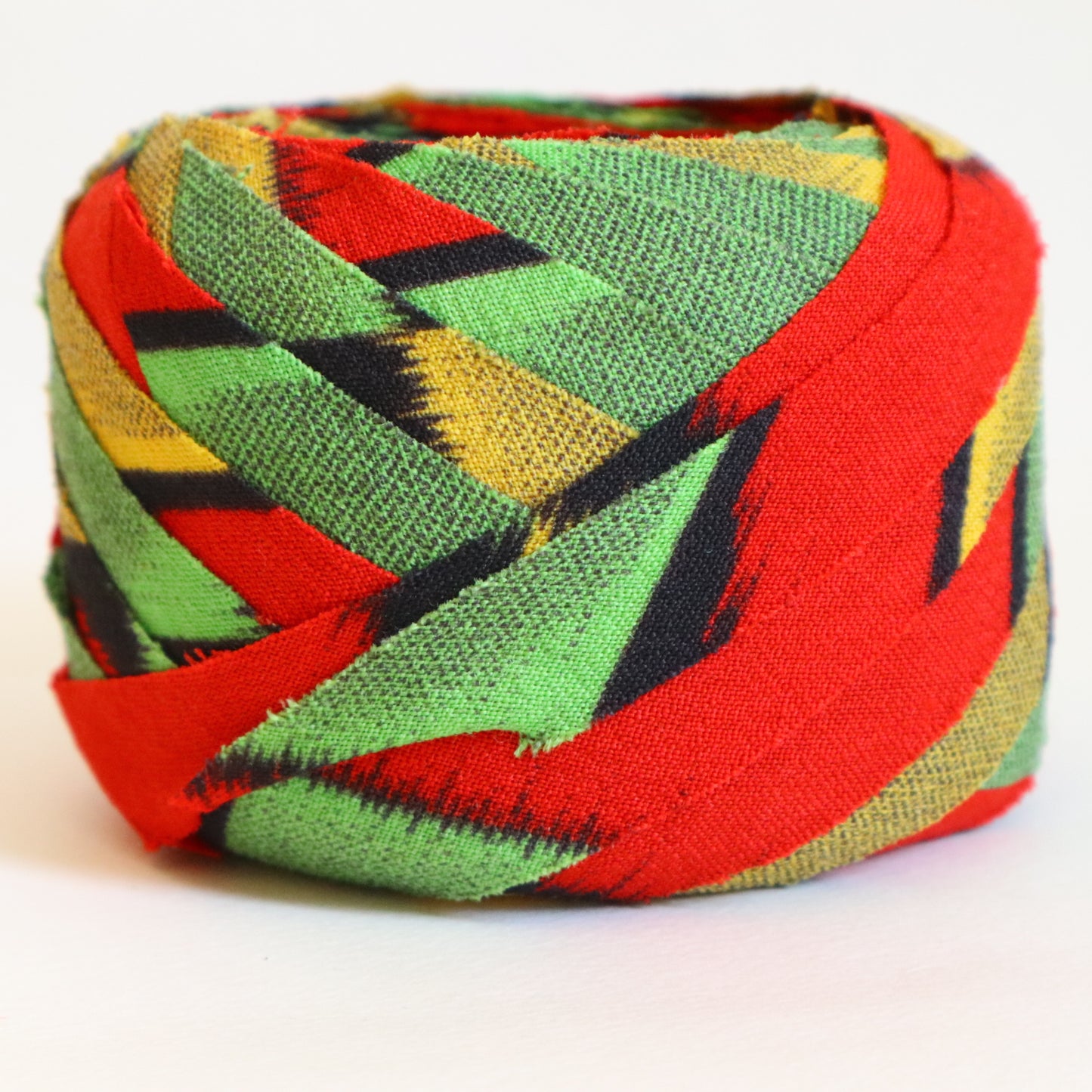 赤に黄色緑の幾何学柄・交織（Y02509005）