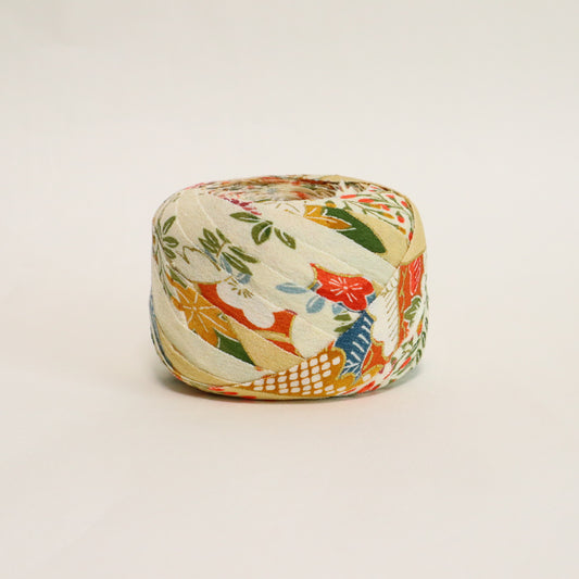 卵色に色とりどりの草花模様・縮緬(Y02605001）