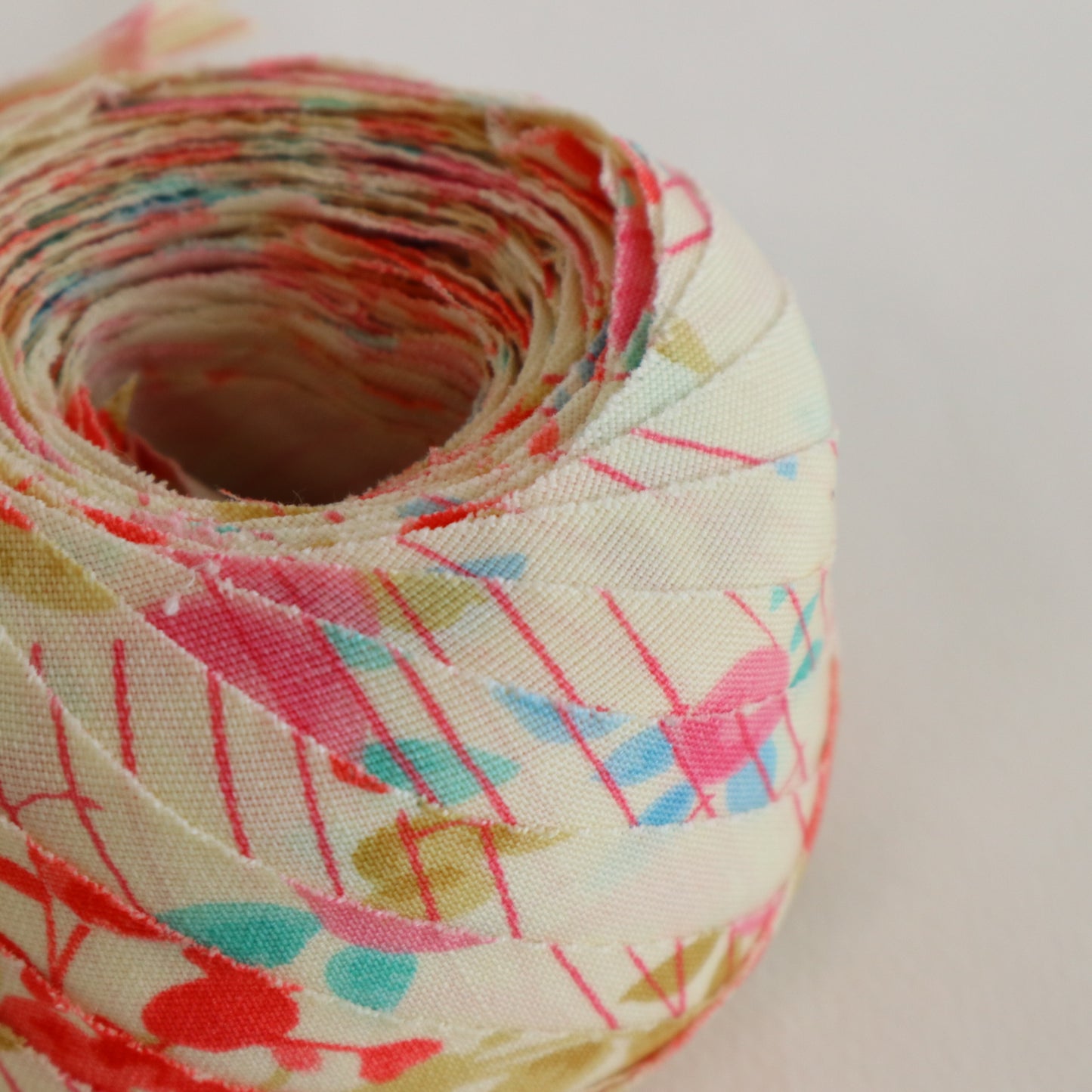 Egg-colored colorful woven fabric (Y02601012)