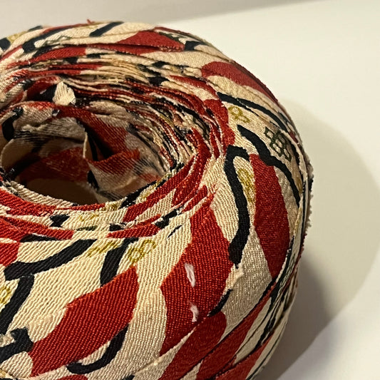 卵色に赤と黒の網目柄・縮緬(Y02508003）