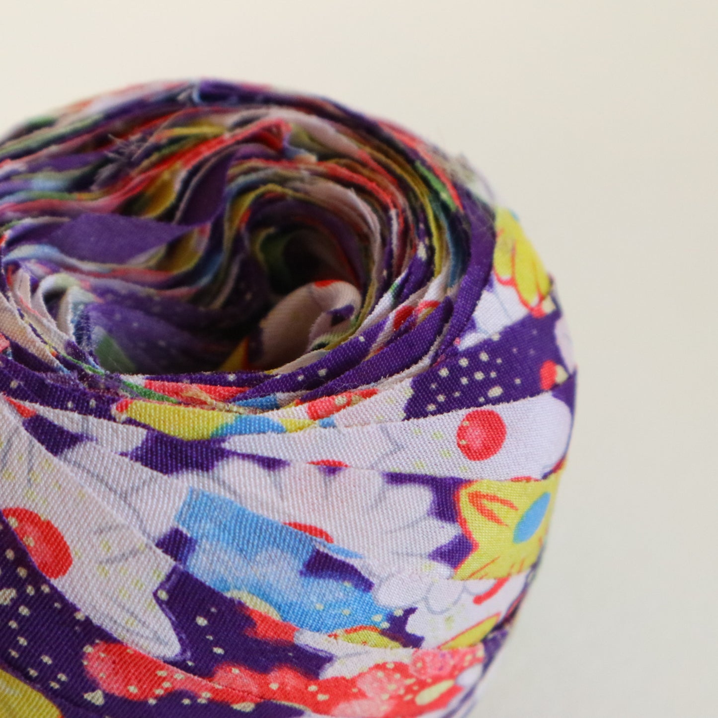 Purple children's kimono with colorful floral pattern (Y02507004)