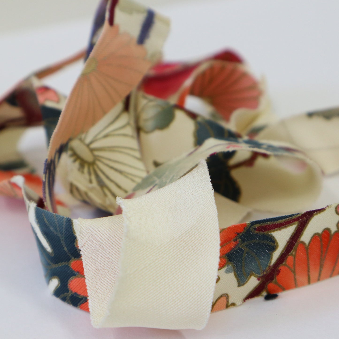 [Restock] White Colorful Floral Pattern - Yuzen (Y02205013)