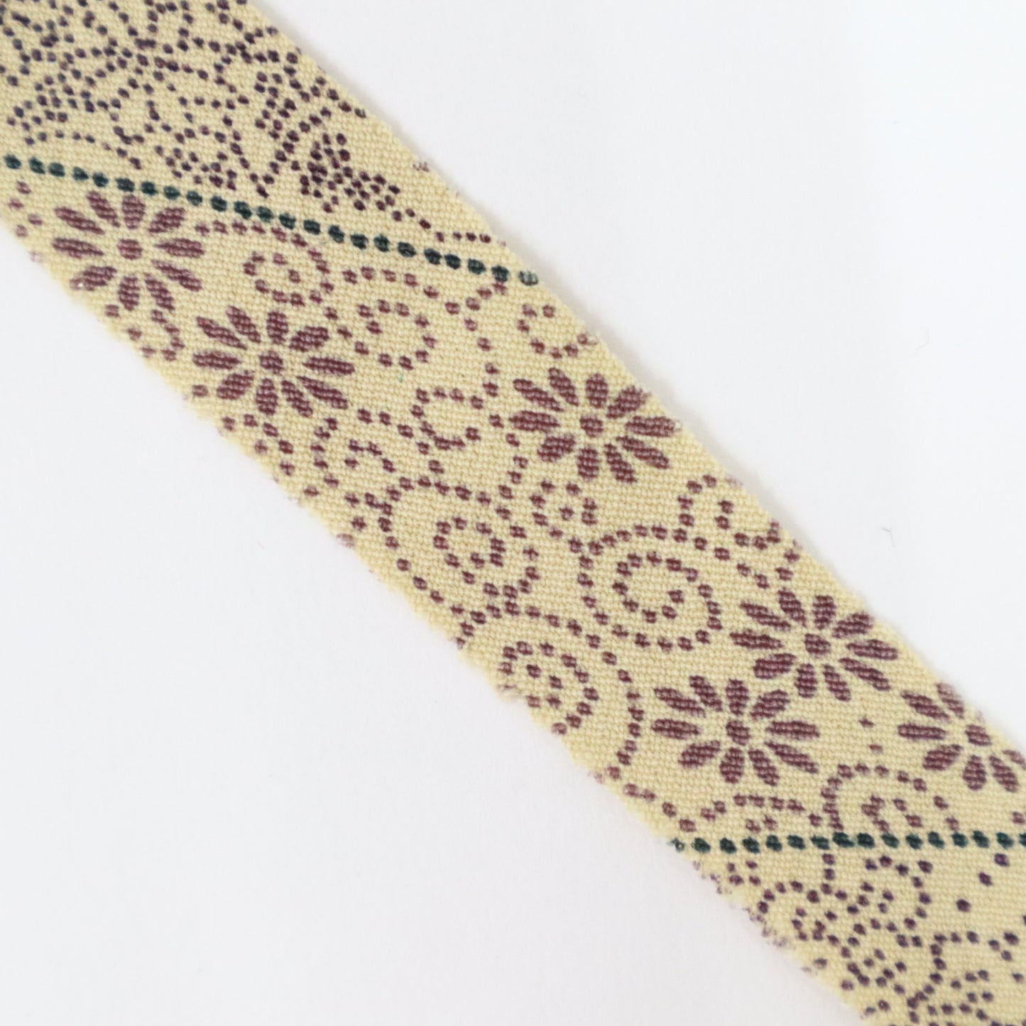 Ecru with purple small floral pattern, crepe (Y02404020)