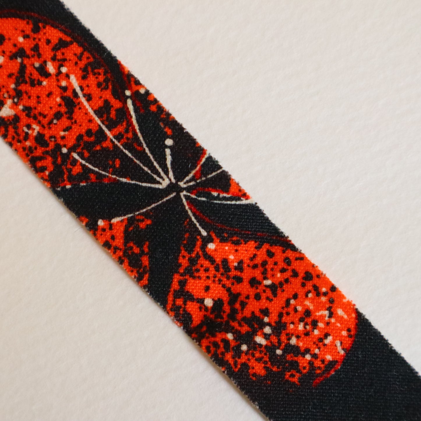 Muslin with red, yellow and green floral pattern on a black background (Y02507003)