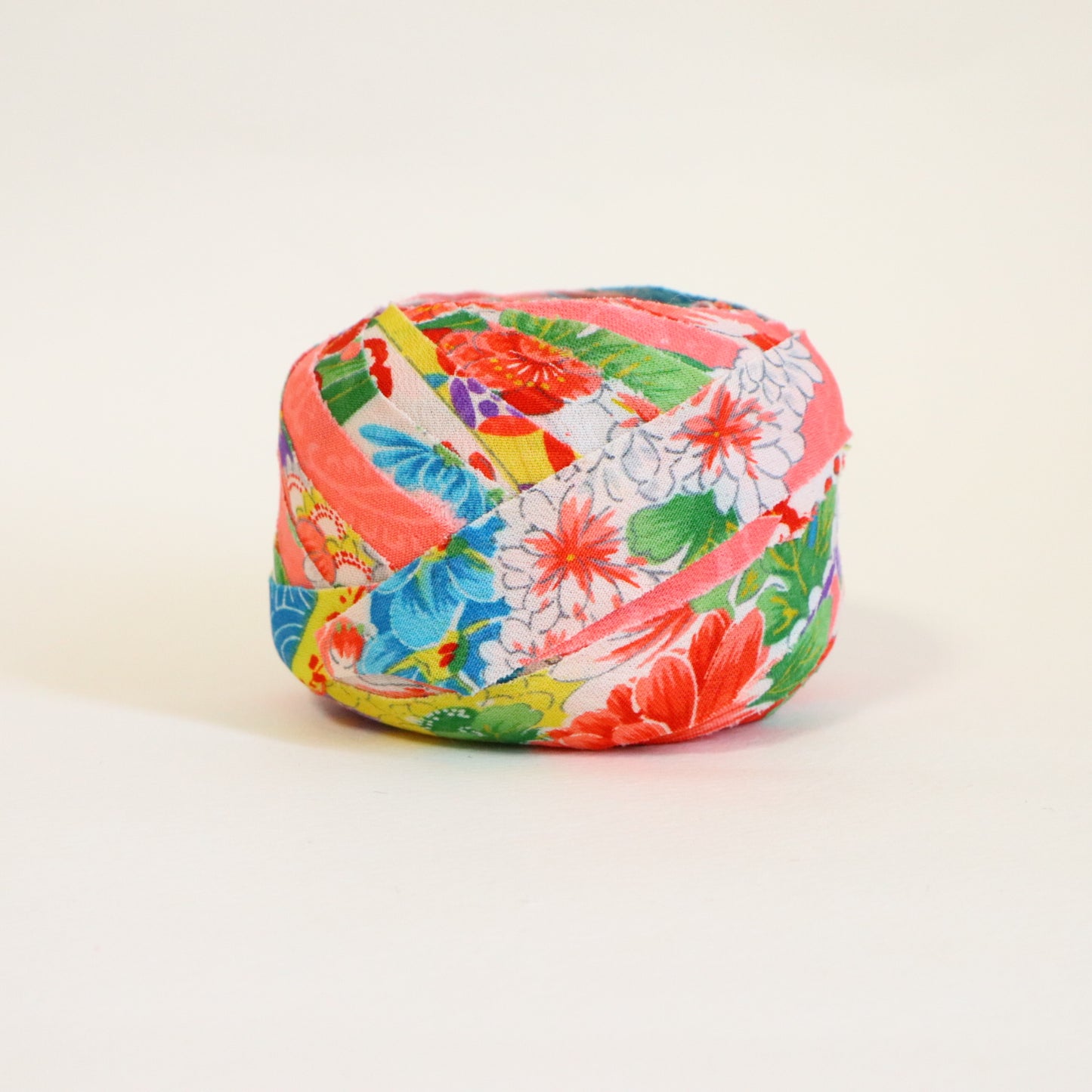 Pink children's kimono with colorful floral pattern (Y02507005)