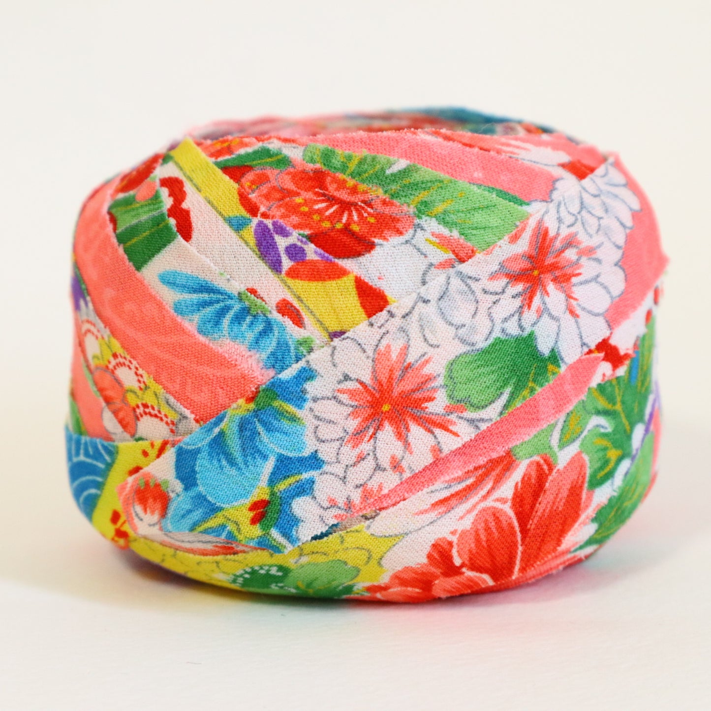 Pink children's kimono with colorful floral pattern (Y02507005)