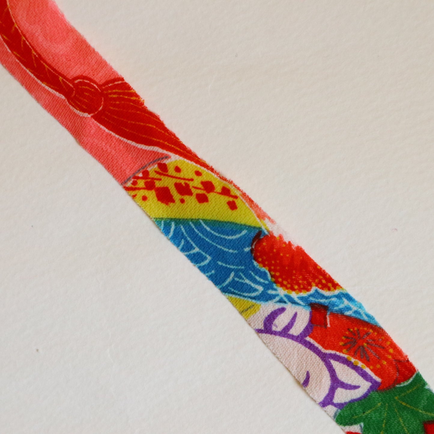 Pink children's kimono with colorful floral pattern (Y02507005)