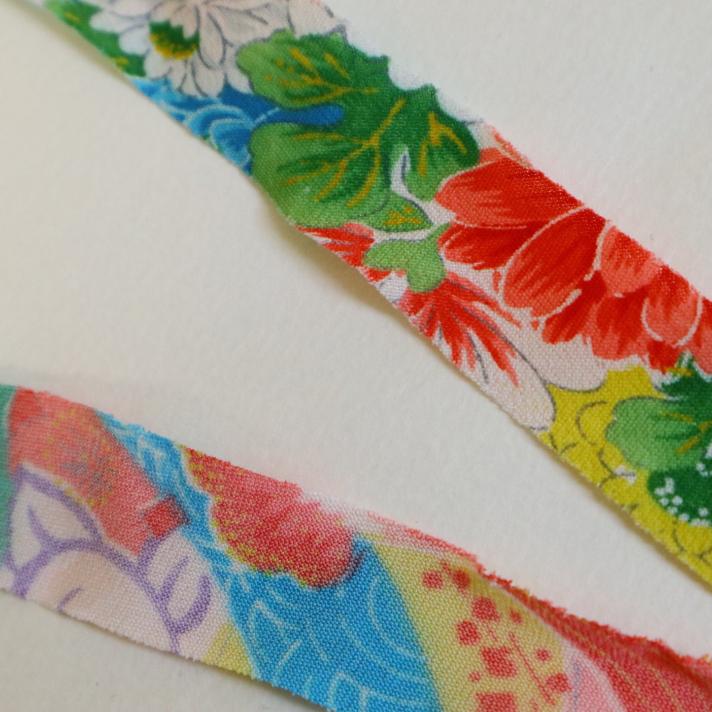 Pink children's kimono with colorful floral pattern (Y02507005)