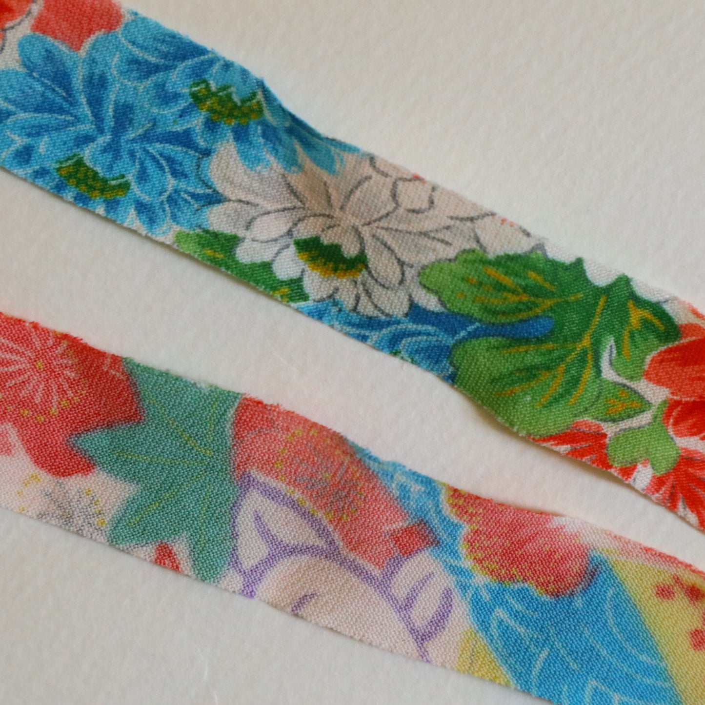 Pink children's kimono with colorful floral pattern (Y02507005)
