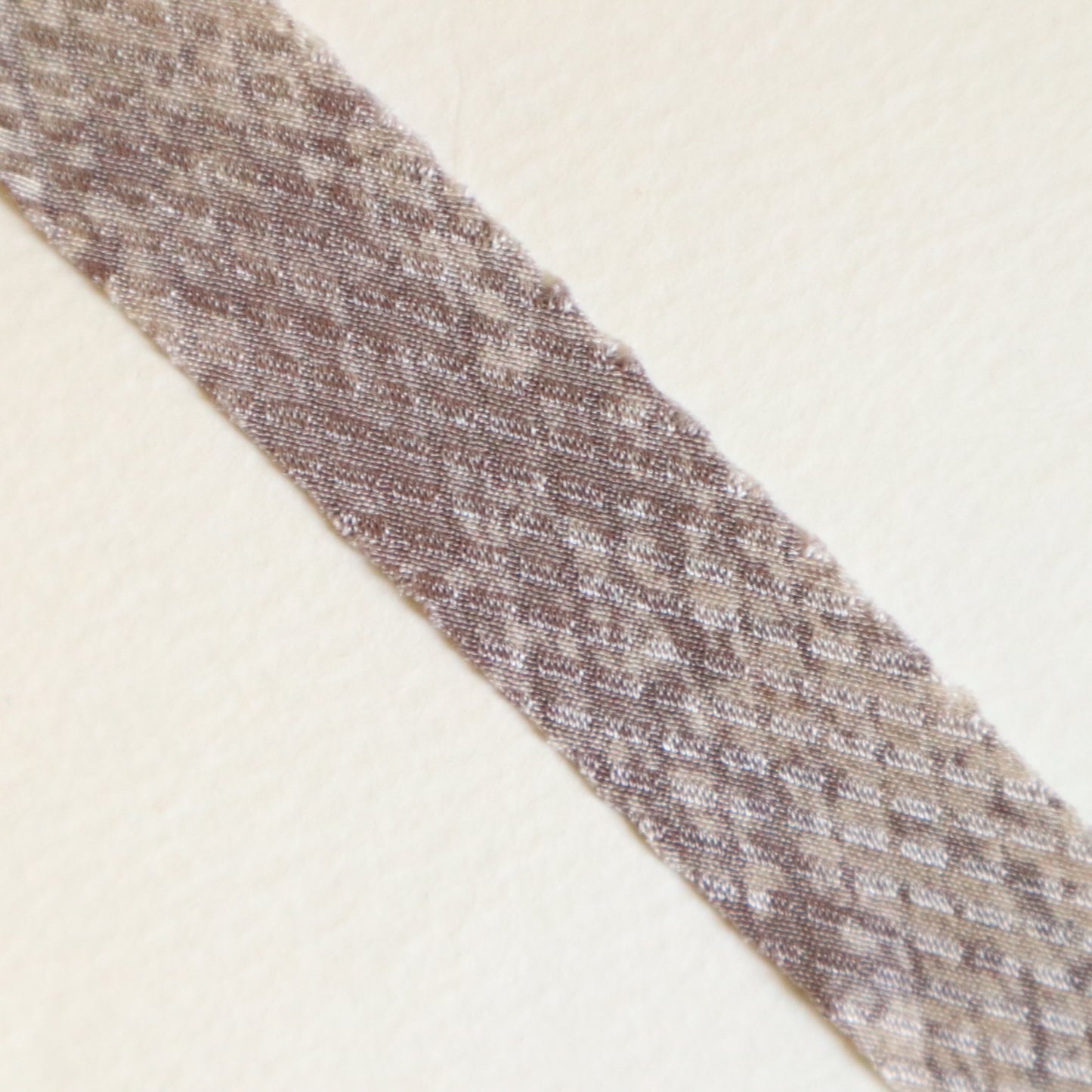 光沢のある灰色と灰藤色の斑柄・交織（Y02509001）