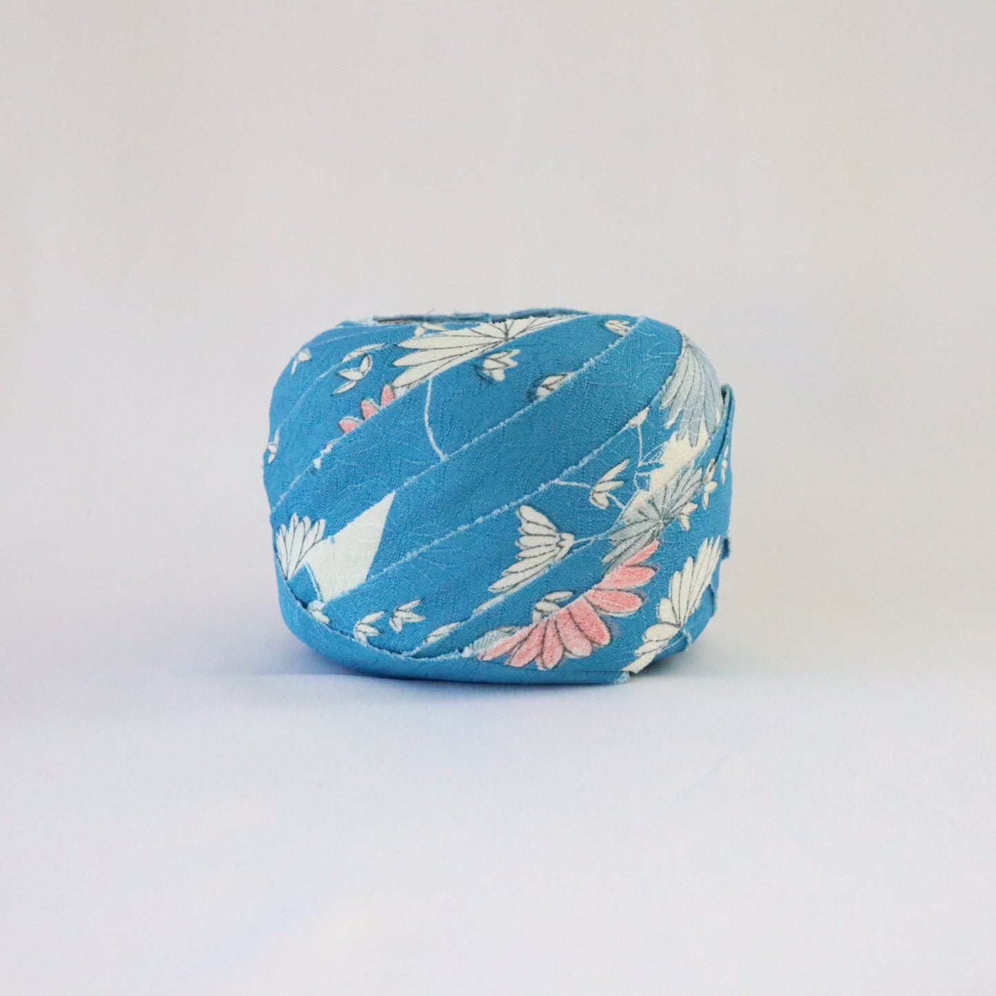 Pale blue with small floral pattern - Chirimen (Y02212009)