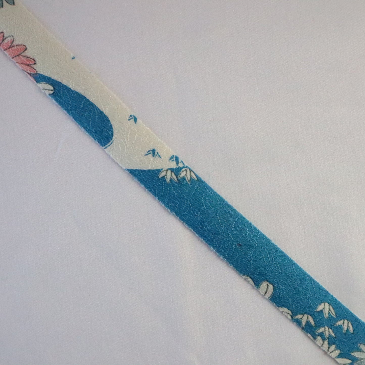 Pale blue with small floral pattern - Chirimen (Y02212009)