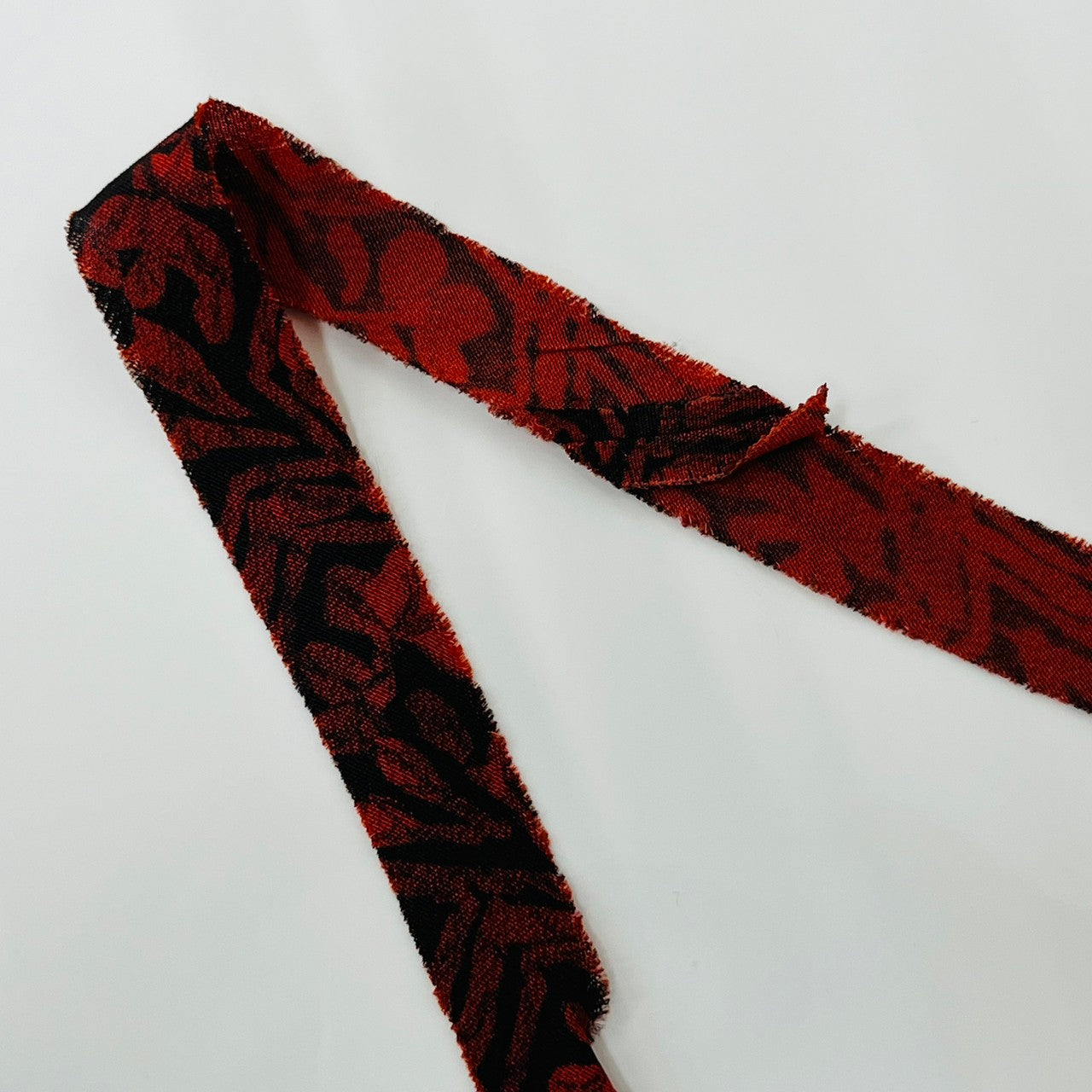 [2m yarn available] Black with red abstract pattern, wool (Y02003036)